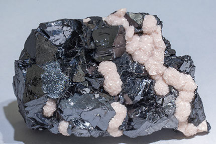 Sphalerite with Rhodochrosite and plumosite. 