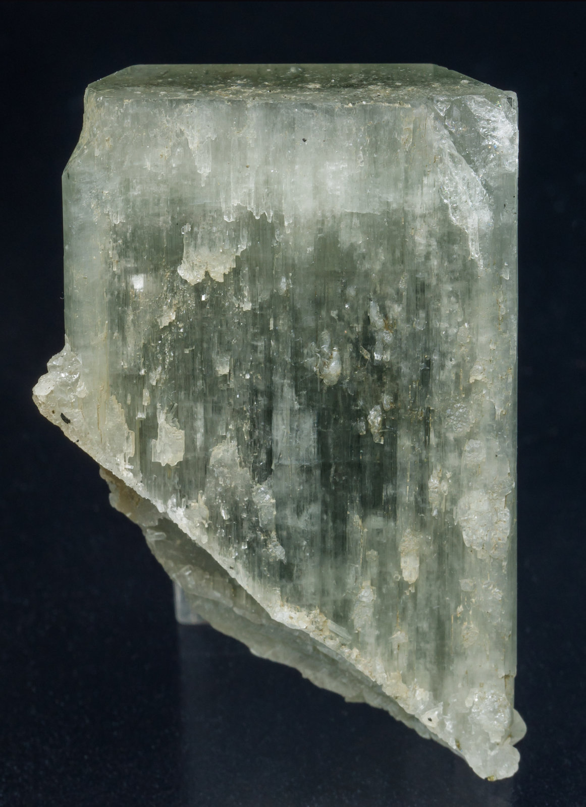 specimens/s_imagesAE6/Fluorapatite-MK96AE6r.jpg