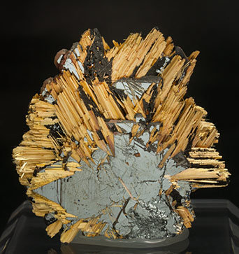 Rutile with Hematite. Front