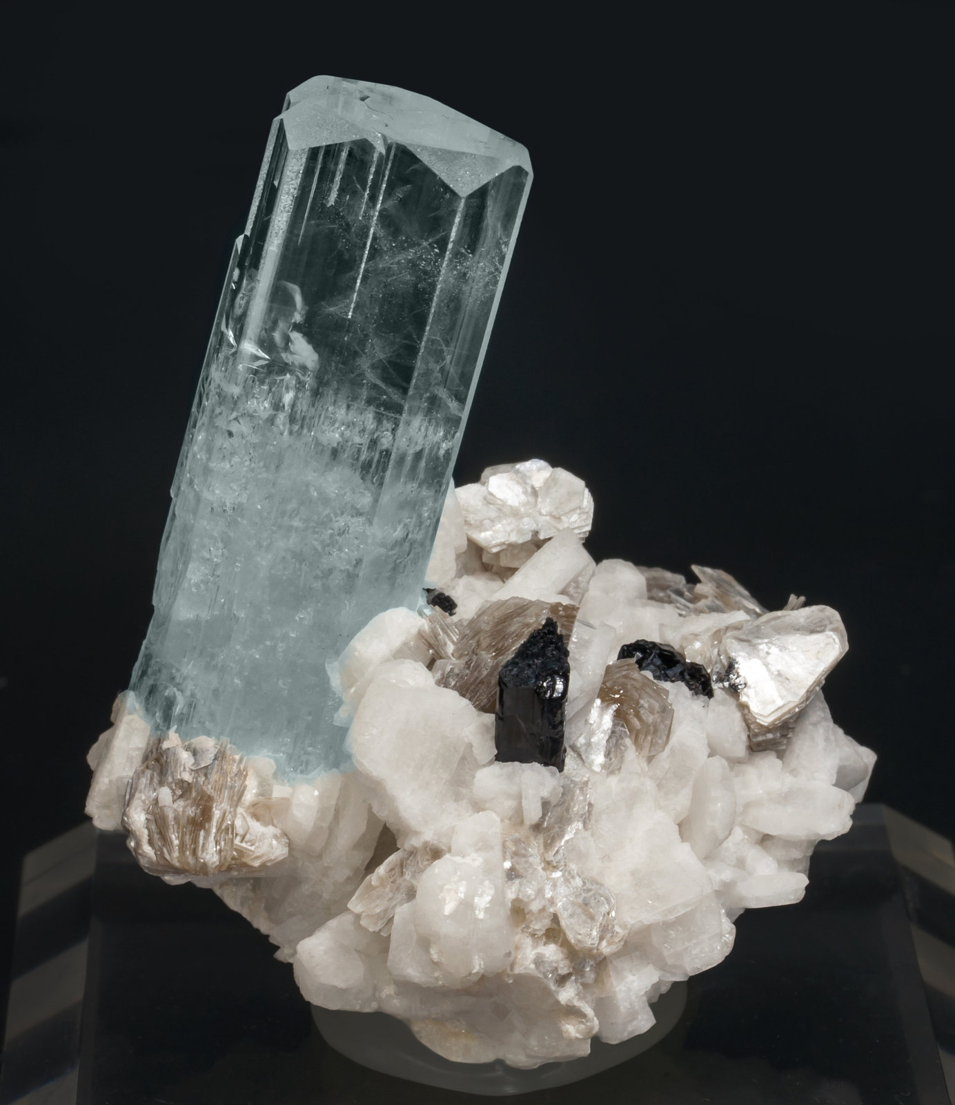 specimens/s_imagesAE7/Beryl_aquamarine-MK99AE7f.jpg