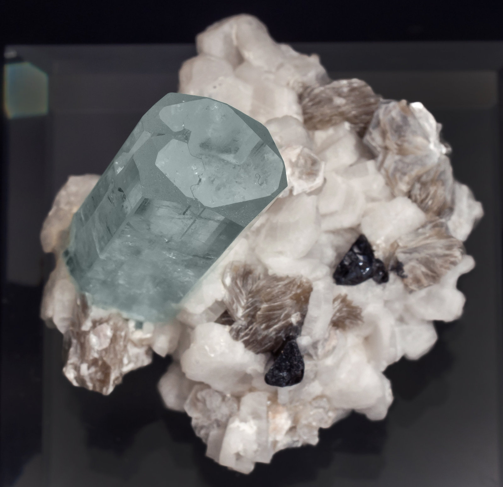 specimens/s_imagesAE7/Beryl_aquamarine-MK99AE7t.jpg