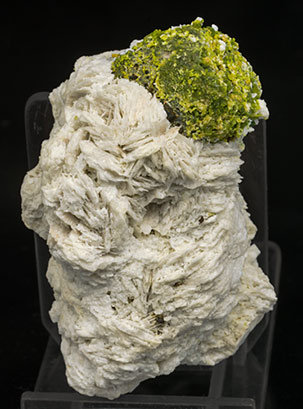 Mimetite coating Galena and with Wulfenite and Baryte.