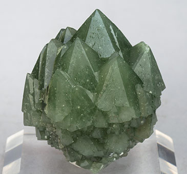 Quartz (variety prase). Front