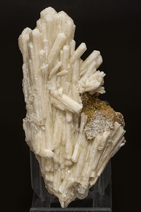 Aragonite (variety tarnowitzite) with Smithsonite. 