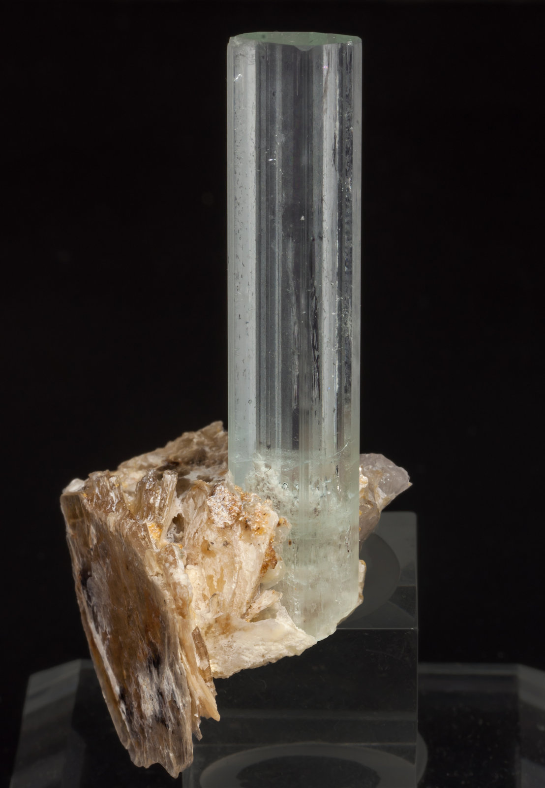 specimens/s_imagesAF0/Beryl_aquamarine-MZ7AF0f.jpg