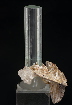 Beryl (variety aquamarine) with Muscovite and Quartz. Rear