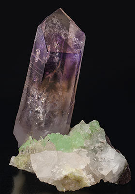 Quartz (variety amethyst) with Prehnite, Quartz and Calcite. Side