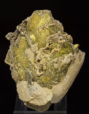 Chalcopyrite with Pyrite and Siderite. 
