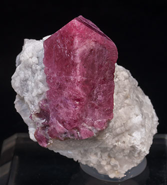 Spinel with Calcite.