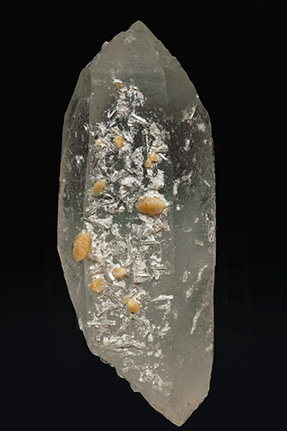 Florencite-(Ce) with Milarite and Quartz.