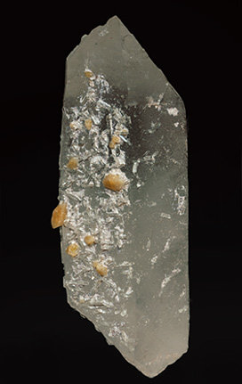 Florencite-(Ce) with Milarite and Quartz. Side