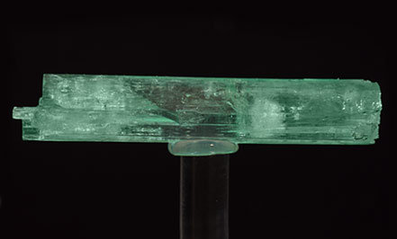 Doubly terminated Beryl (variety emerald). Rear