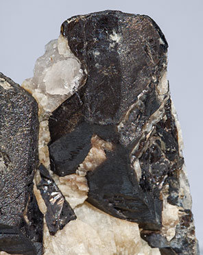 Gadolinite-(Y) with Quartz. 