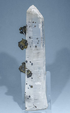 Quartz with Sphalerite and Chalcopyrite. Rear