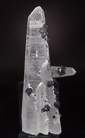 Quartz with Sphalerite and Chalcopyrite. Rear