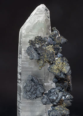 Quartz with Sphalerite and Chalcopyrite. 