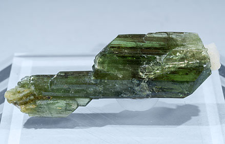 Doubly terminated Diopside with Albite. Front