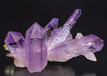 Quartz (variety amethyst). Side