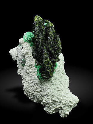 Volborthite with Malachite, Azurite and Dickite. Top