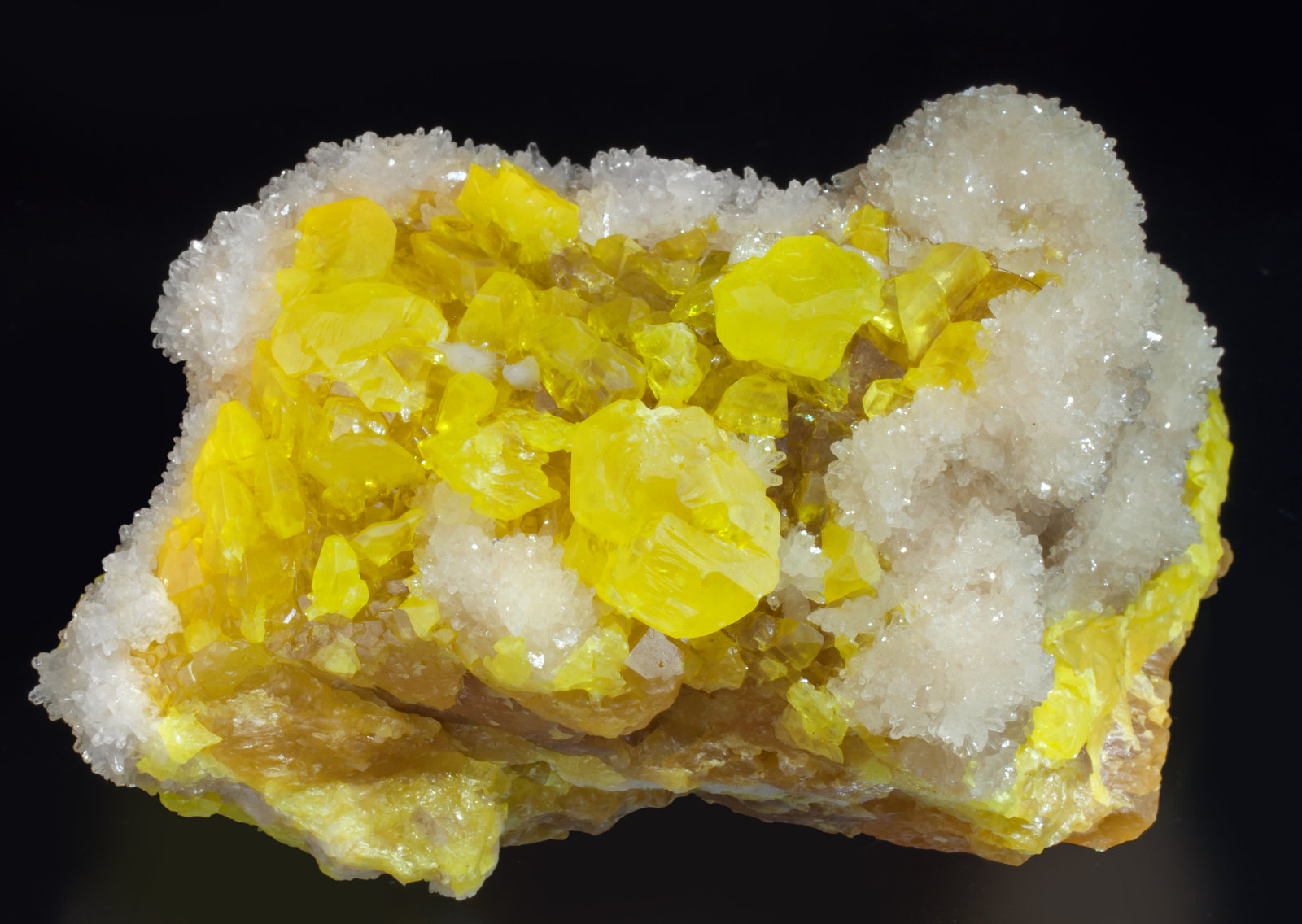 specimens/s_imagesAG3/Sulfur-DC69AG3f.jpg