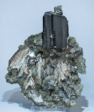 Ferberite with Arsenopyrite, Muscovite and Calcite.