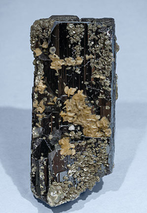 Fluorapatite with Ferberite, Siderite and Muscovite. Rear