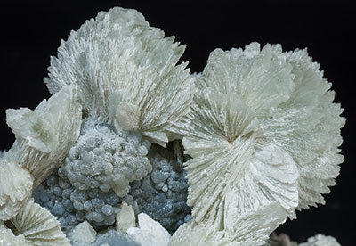 Tarbuttite with Smithsonite. 