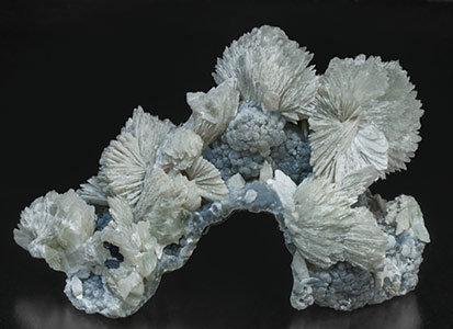 Tarbuttite with Smithsonite. Front