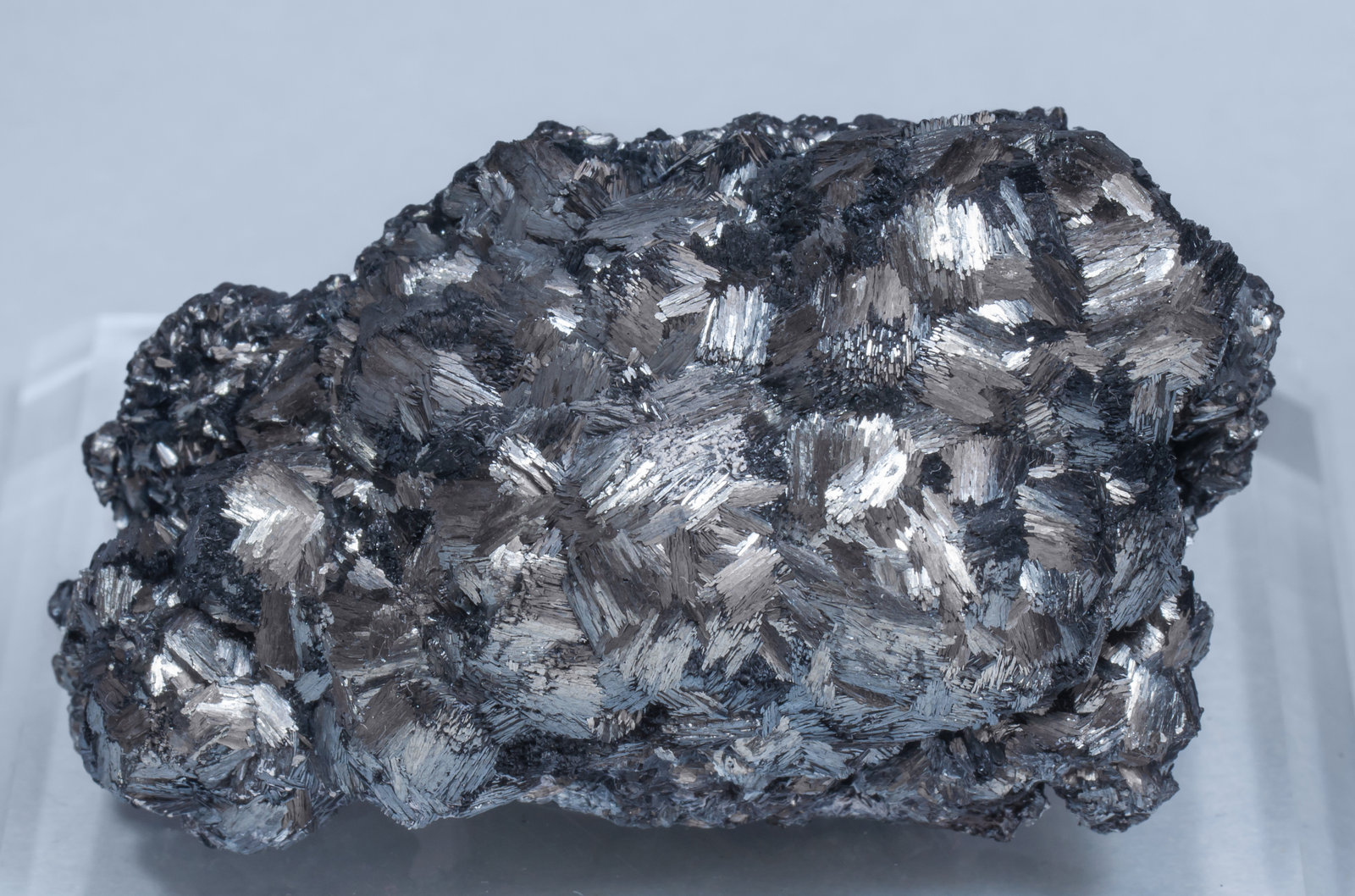 specimens/s_imagesAG5/Pyrolusite-NH46AG5f.jpg