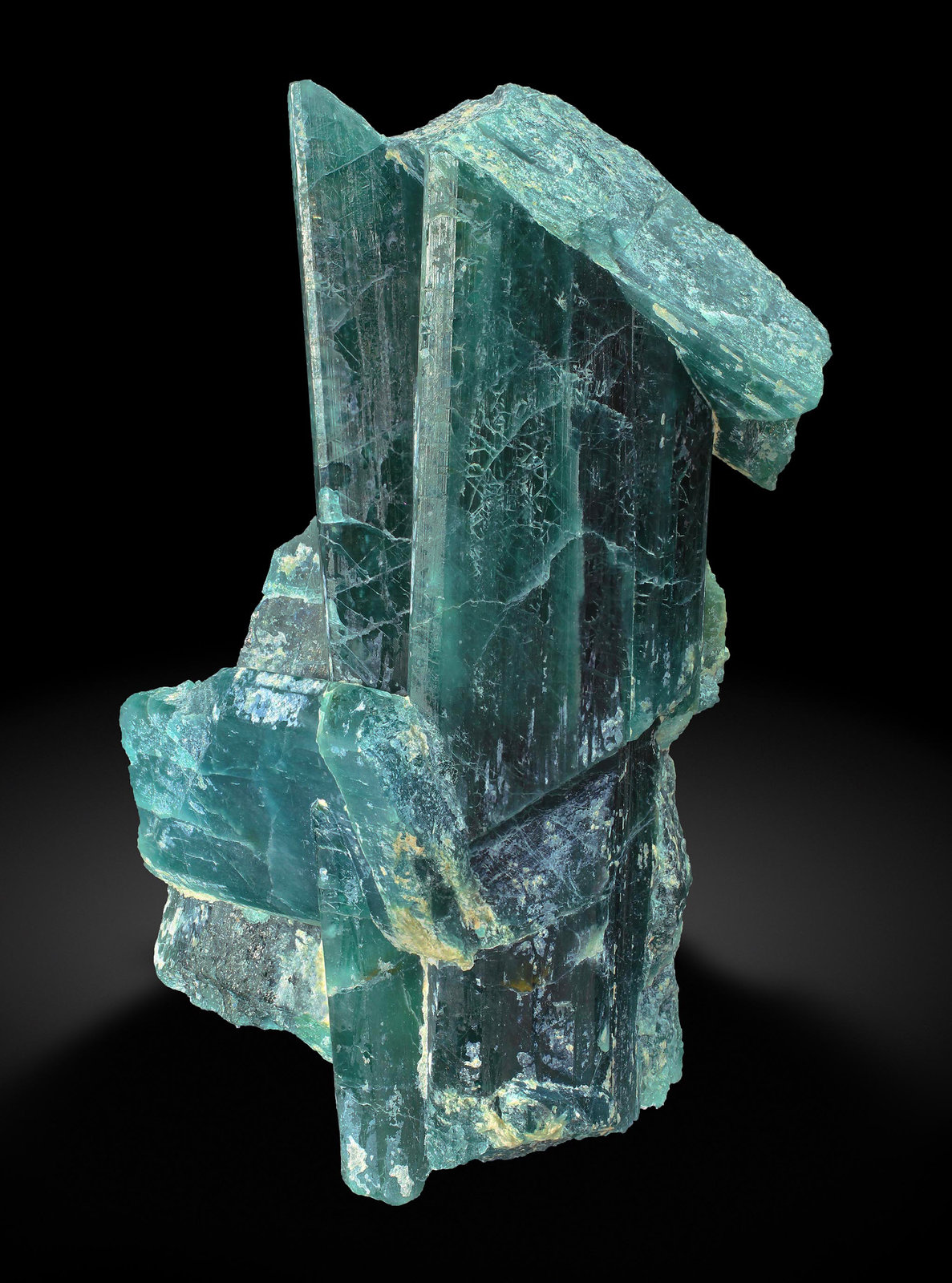 specimens/s_imagesAG8/Grandidierite-MQ28AG8_9087_f.jpg