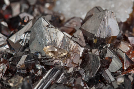 Sphalerite with Calcite. 