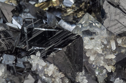 Sphalerite with Quartz, Pyrite and Galena. 