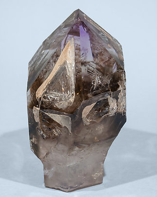 Scepter Quartz (variety amethyst / variety smoky). Side