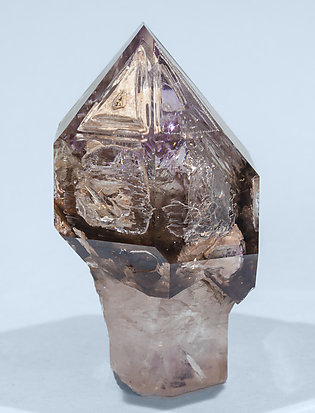 Scepter Quartz (variety amethyst / variety smoky). Side