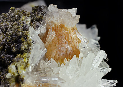 Roweite with Olshanskyite and Magnetite. 