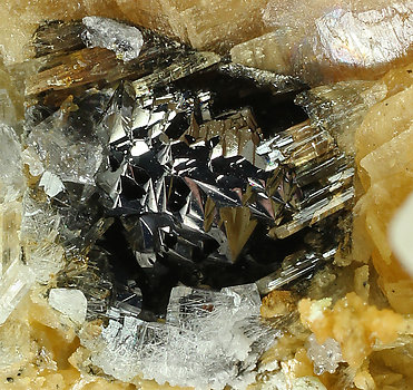 Roweite with Olshanskyite and Magnetite. Magnetite