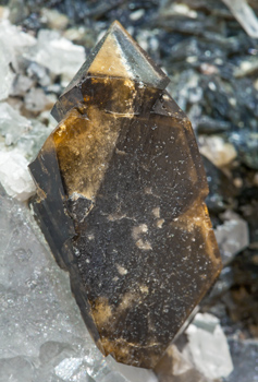 Scheelite with Quartz and Muscovite. 