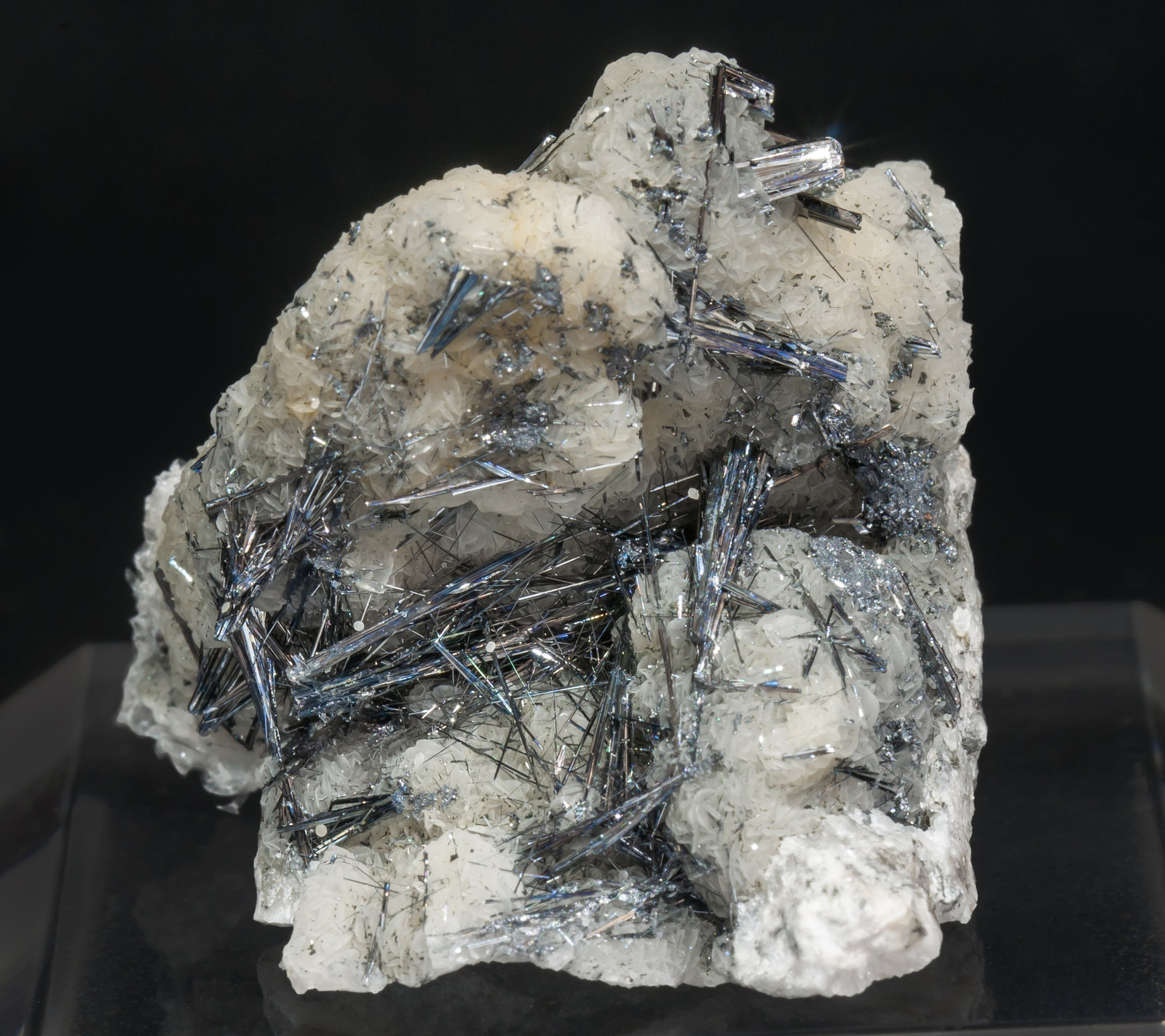 specimens/s_imagesAH4/Stibnite-TR46AH4f.jpg