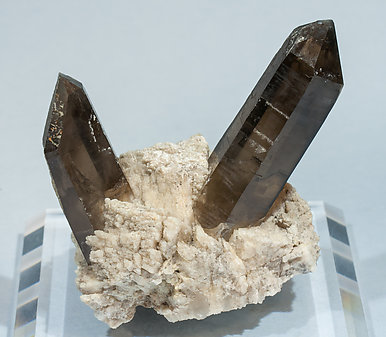 Quartz (variety smoky) with Albite.