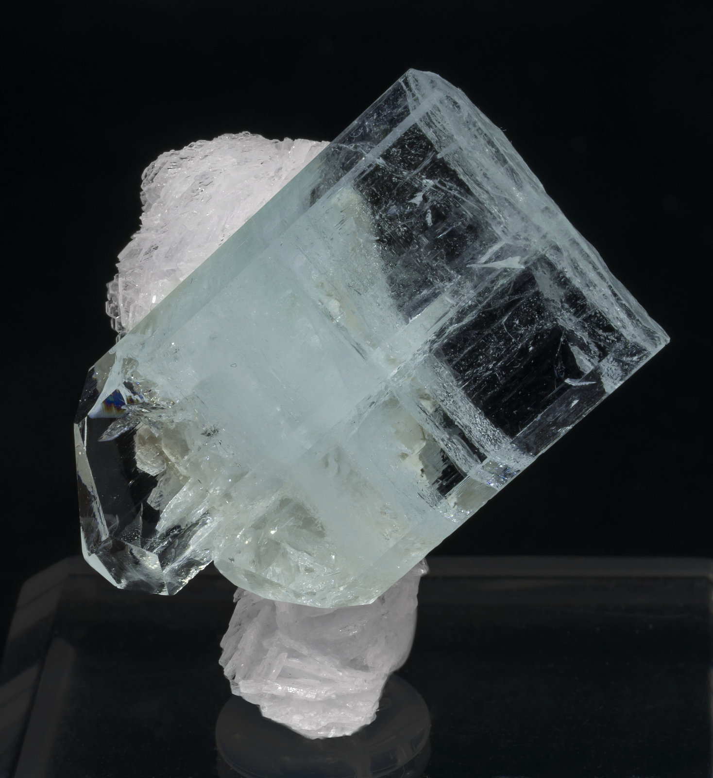 specimens/s_imagesAH6/Beryl_aquamarine-MV87AH6f.jpg