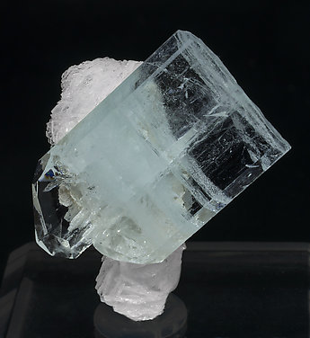 Beryl (variety aquamarine) on Albite.