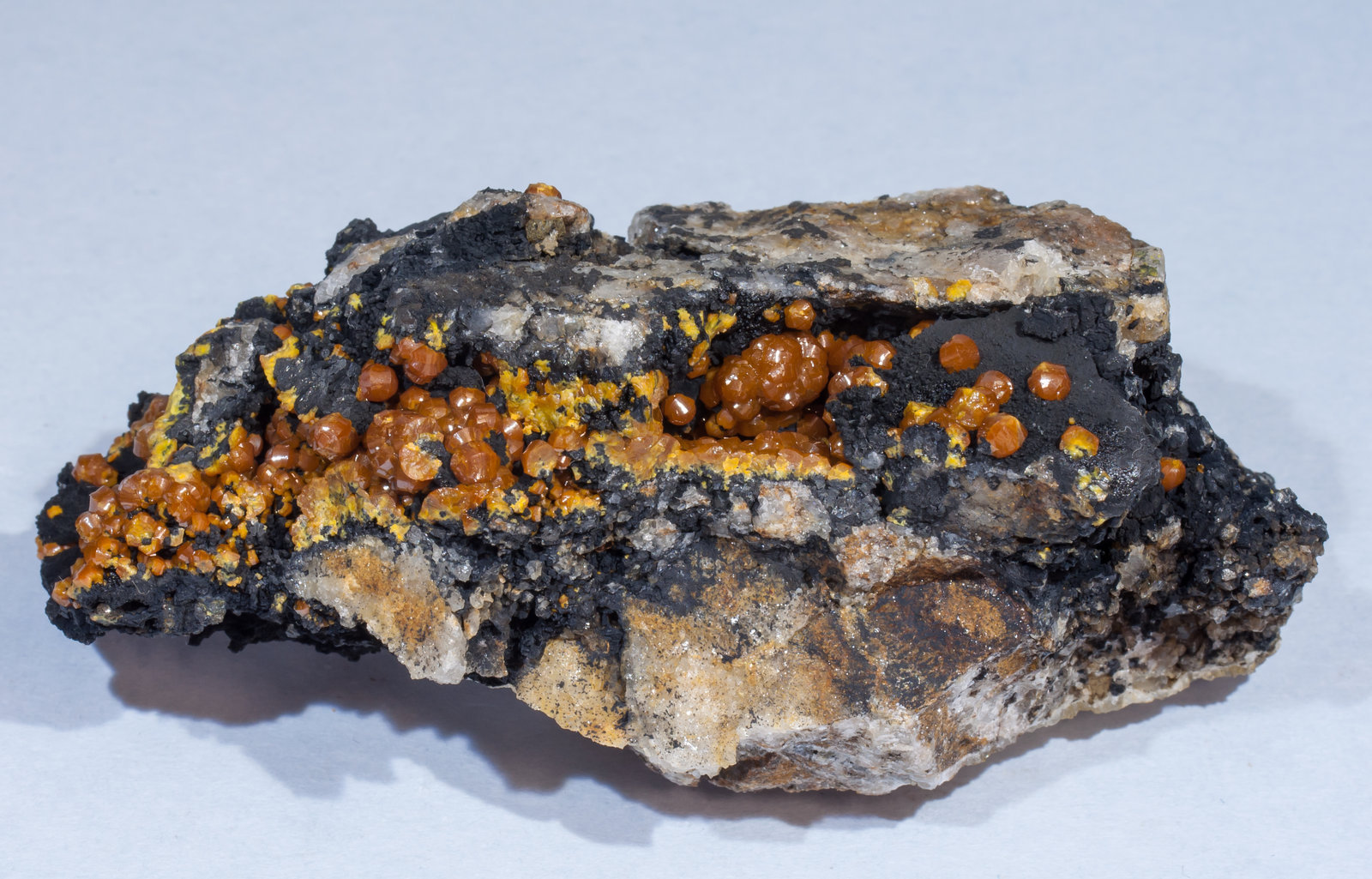 specimens/s_imagesAH6/Mimetite_campylite-ER13AH6f.jpg