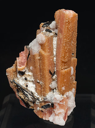 Rhodochrosite after Serandite with Analcime and Aegirine.