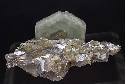 Fluorapatite with Arsenopyrite and Muscovite. Front