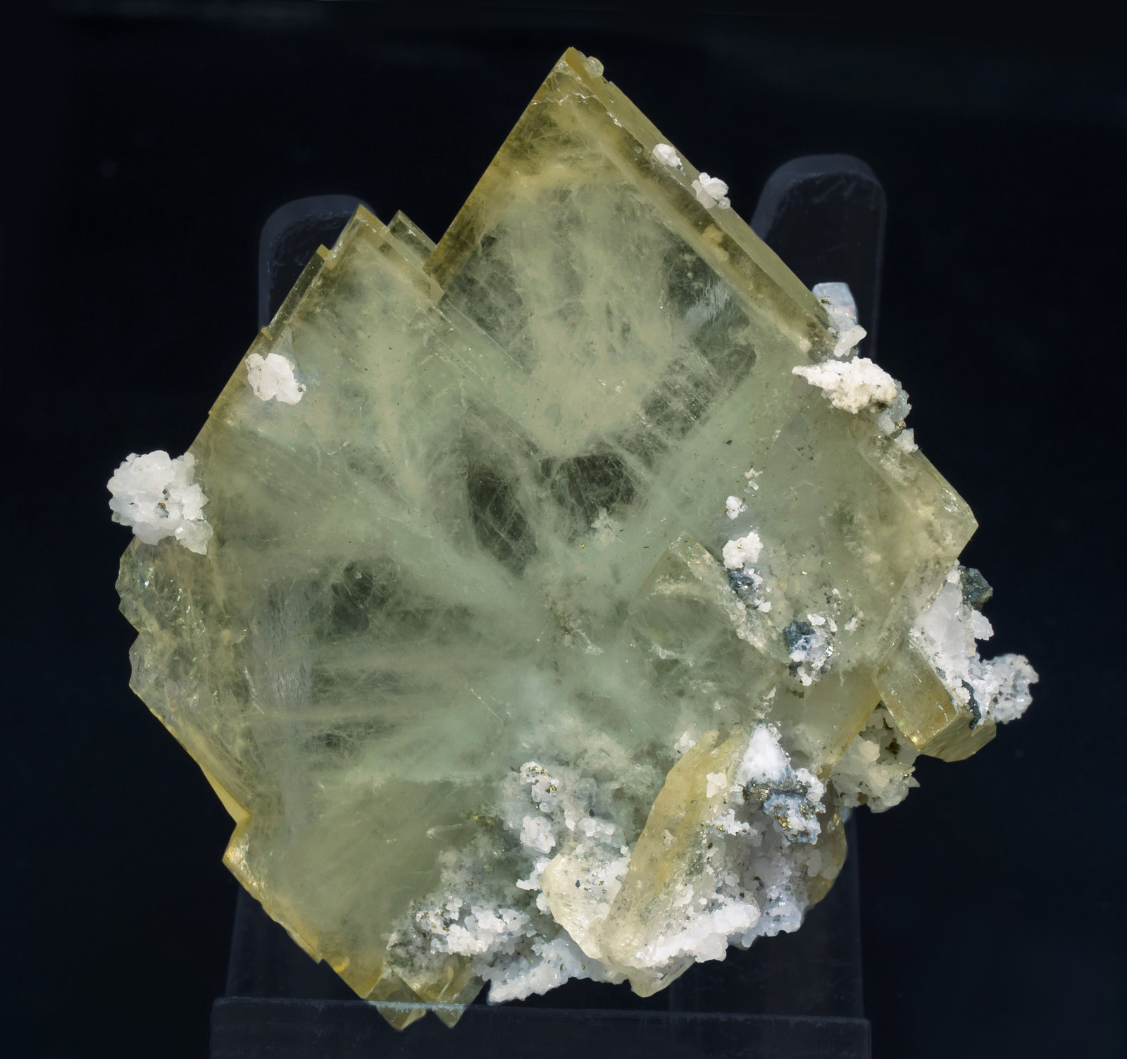 specimens/s_imagesAH8/Baryte-EG68AH8r.jpg