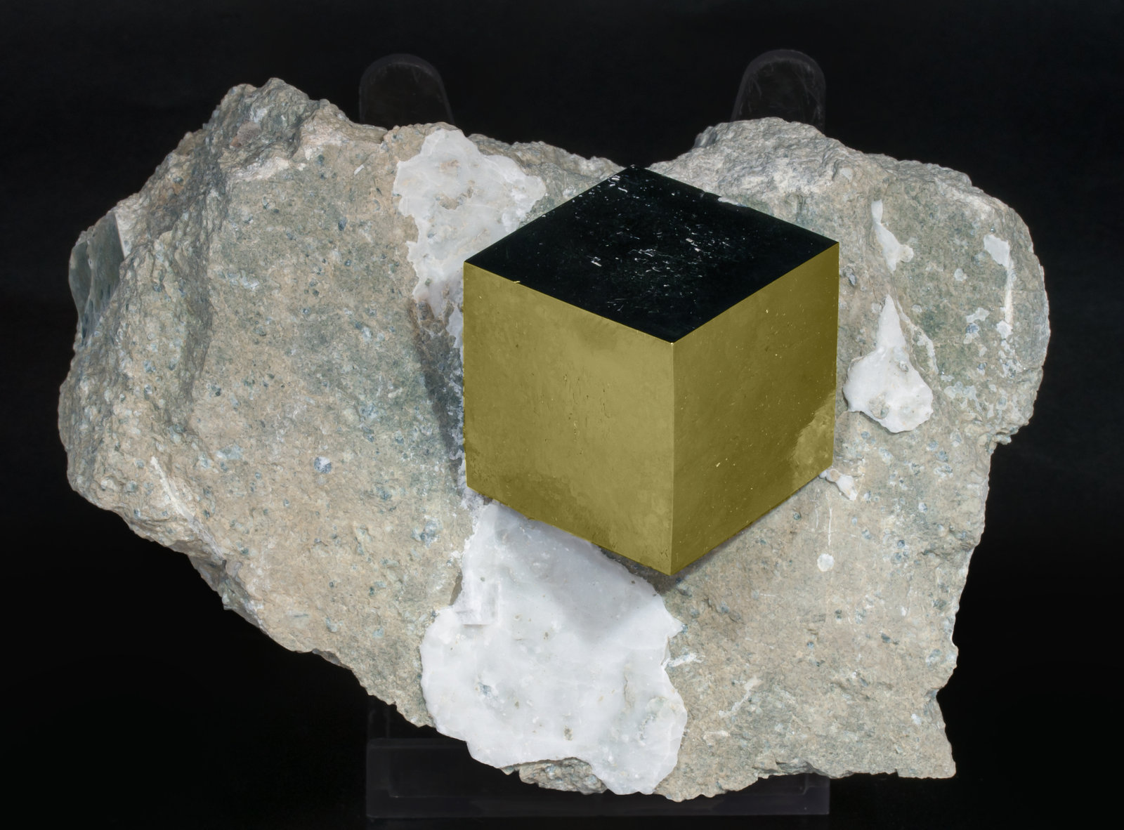 specimens/s_imagesAH8/Pyrite-PT59AH8f.jpg