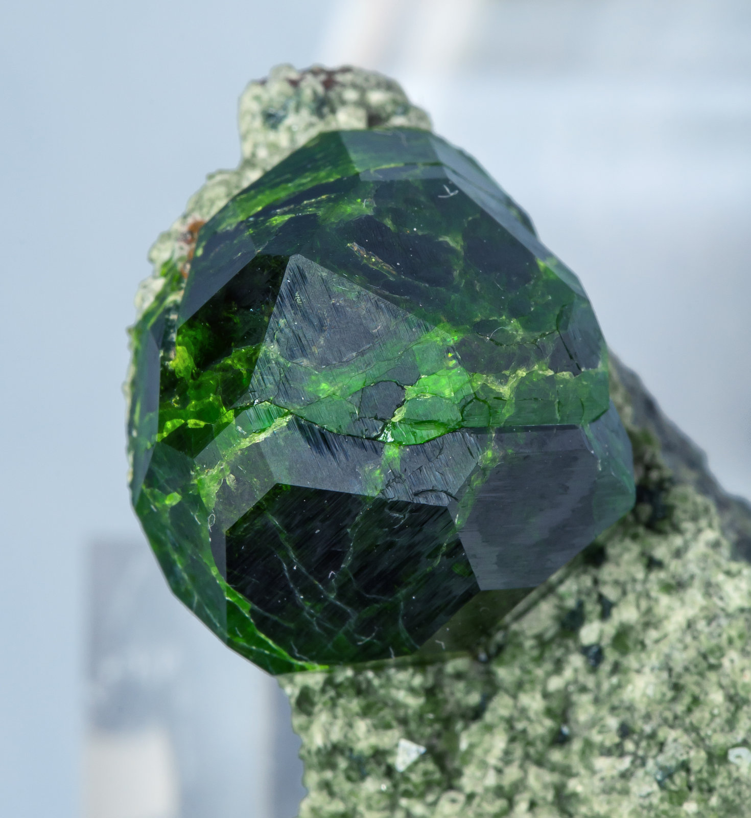 specimens/s_imagesAH9/Andradite_demantoid-EF99AH9d2.jpg