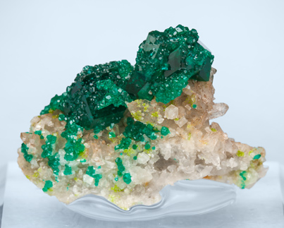 Dioptase with Quartz and Calcite. Rear