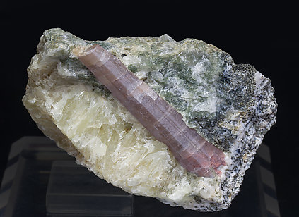 Fluorapatite with Prehnite. Front