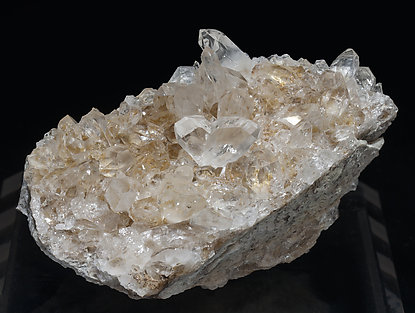 Quartz (Japan law twin) - Mineral specimens search results